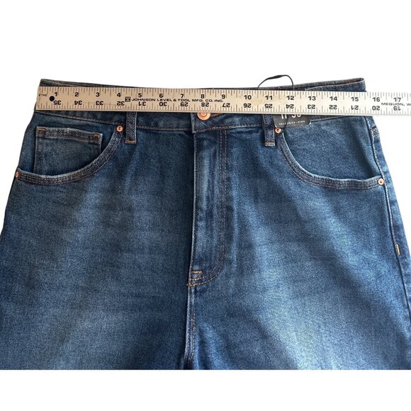 Celebrity Pink, High Rise Curvy Dad Jean, Distressed Size 11/30 - Picture 5 of 7